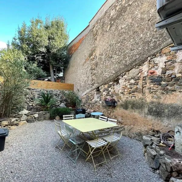 Maison de Village, hotel v destinaci Péret