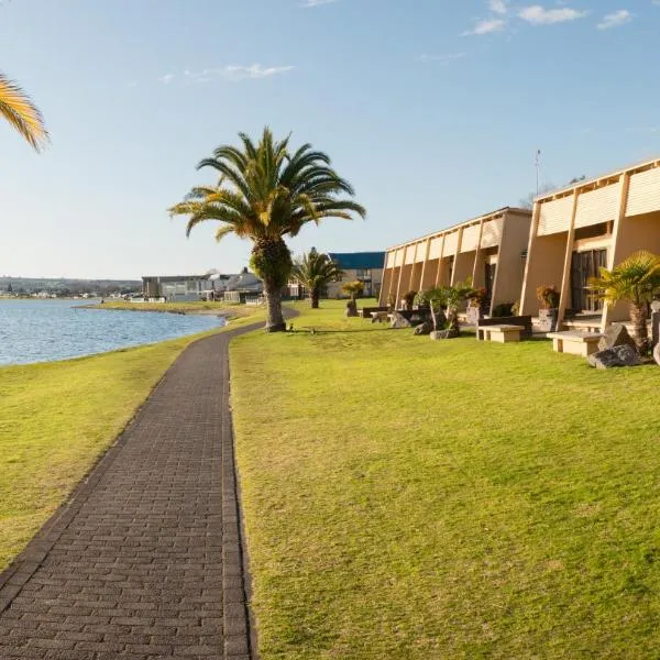 Oasis Beach Resort, hôtel à Waitahanui