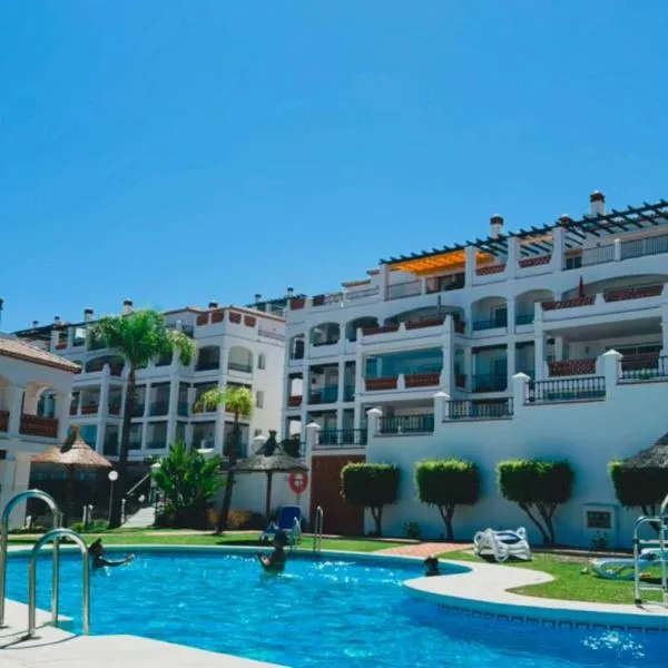 2 bedroom apartment Sitio de Calahonda, Mijas, 4 pools!, hotel a Sitio de Calahonda