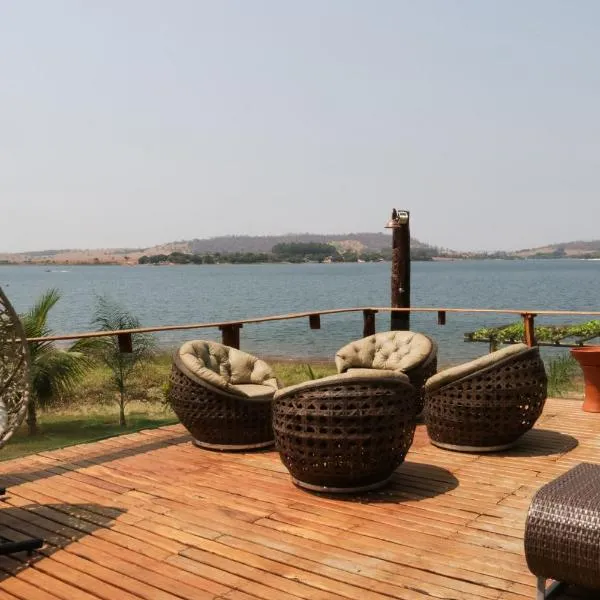 Chale com vista e acesso ao Rio Grande - MG, hotel v destinaci Delfinópolis