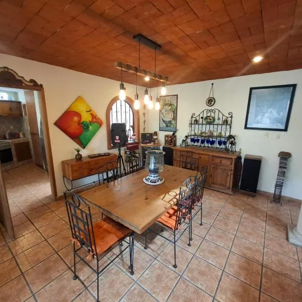 Hermosa casa estilo rustico en Puebla de Zaragoza，位于普埃布拉的酒店