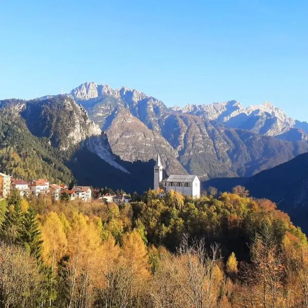 CAMPO BASE CADORE con parcheggio auto e garage moto, hotel din Valle di Cadore