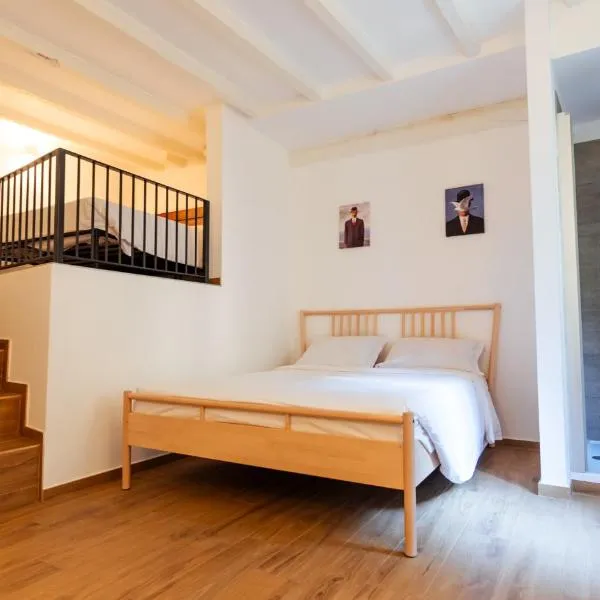 Exclusive apartment - Magritte Style, хотел в Леко