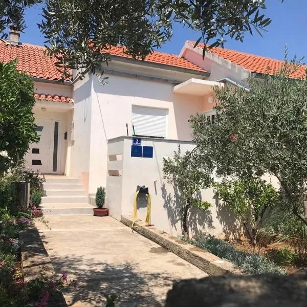 Apartments Ruzica, hotell i Lukoran