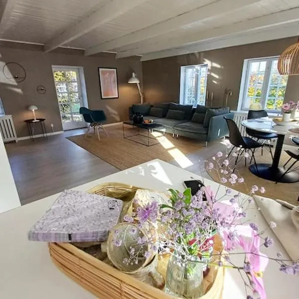 Unique and Charming 2 Bedroom Apartment with Free Parking, ξενοδοχείο σε Άλμποργκ