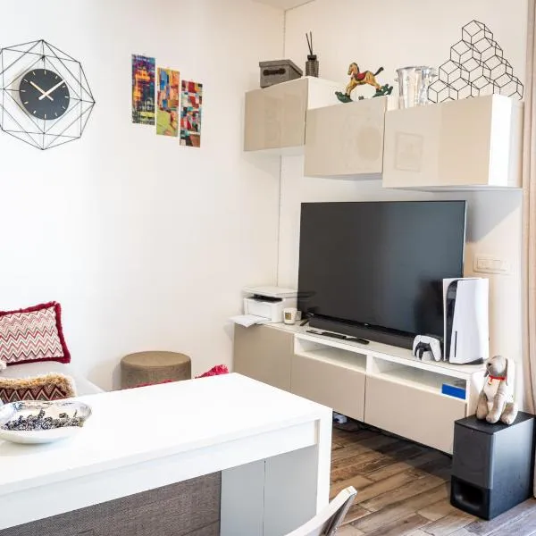 MRB Real Estate - Maison Ludovica - Monolocale Moderno con Giardino, hotel en Frattocchie