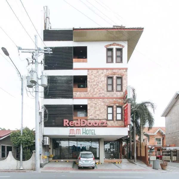 RedDoorz Plus at MM Hotel Las Pinas former RedDoorz Plus Near Bamboo Organ、マニラのホテル