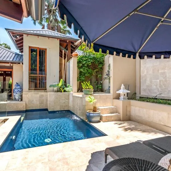 Far Pavilions - An Intimate Bali-style Haven, hotel in Port Douglas