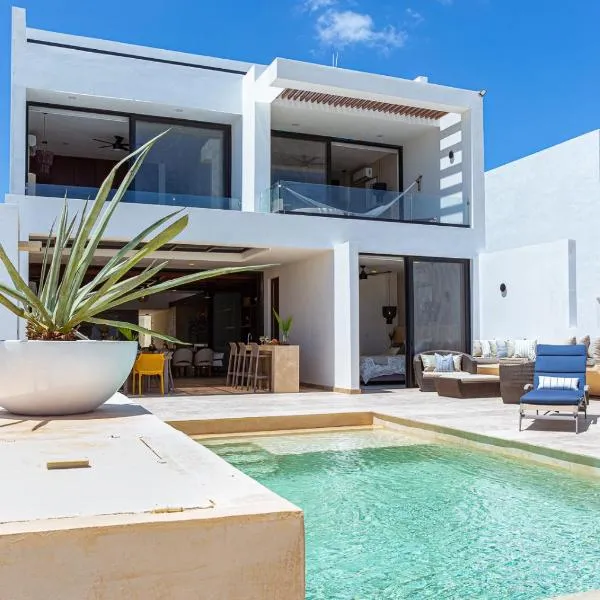 New Luxury Beachfront house!, hotel i San Benito