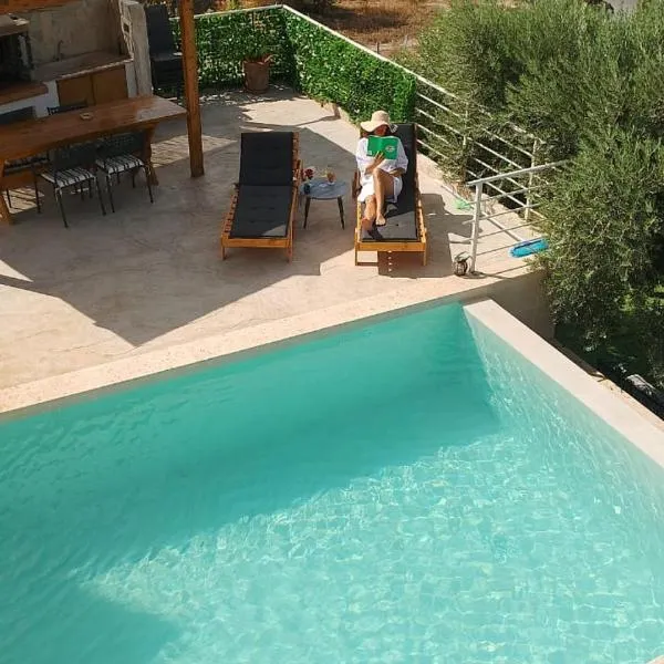 Rafaela holiday home, hotel in Pitsidia