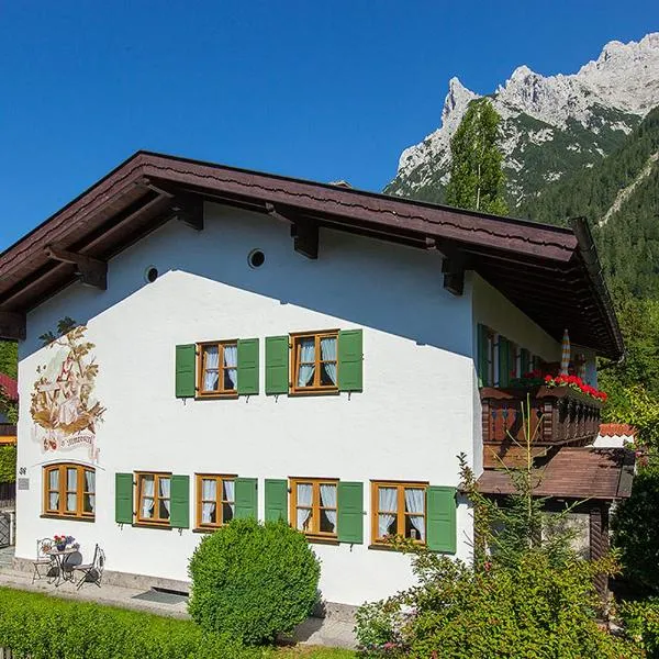Almroeserl, hotel in Mittenwald