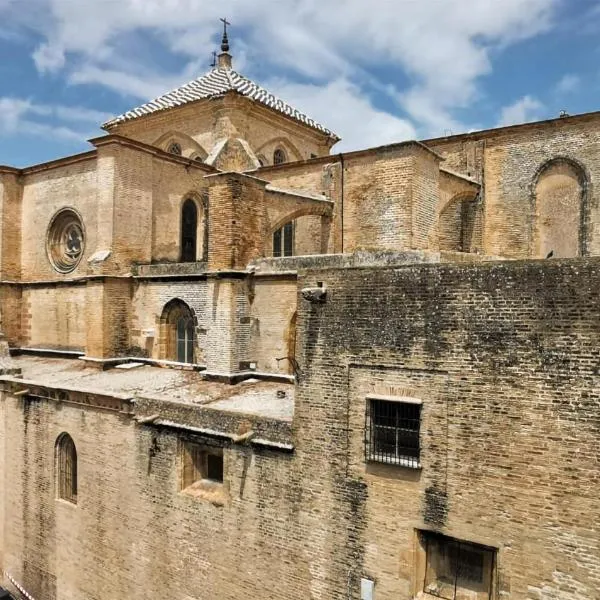 Amazing Apartment In Carmona With Wifi, hotel in Carmona