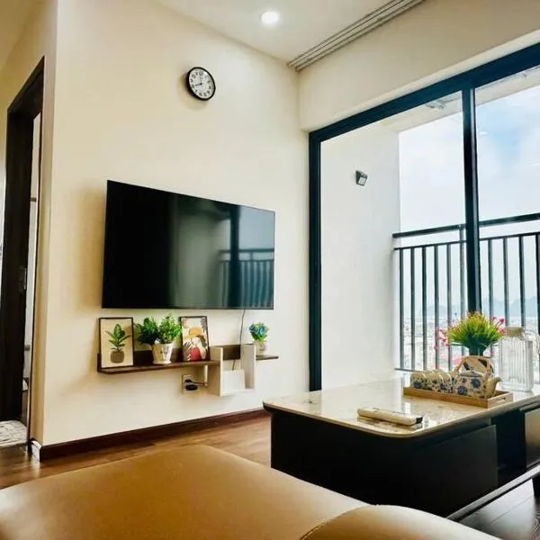 Apartment in Cam Pha city with amazing ocean view, hotel v destinaci Quang Ninh