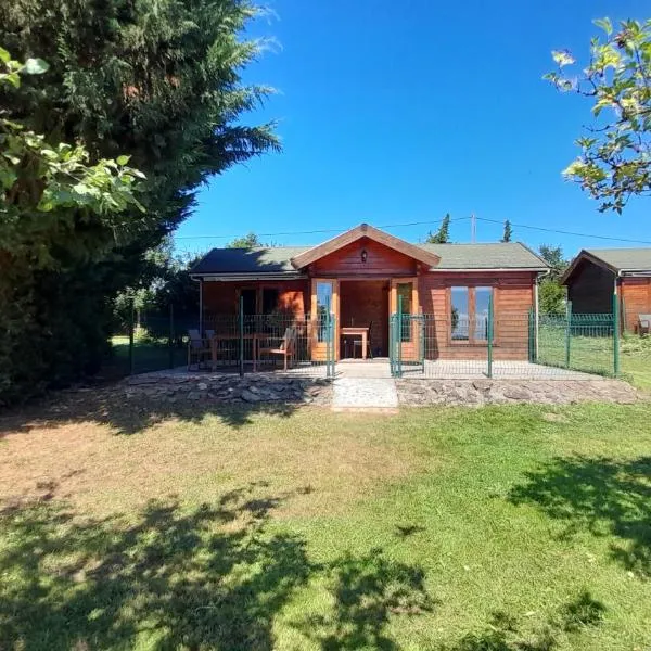 Camping La Colline, hotel v destinaci Chirat-lʼÉglise