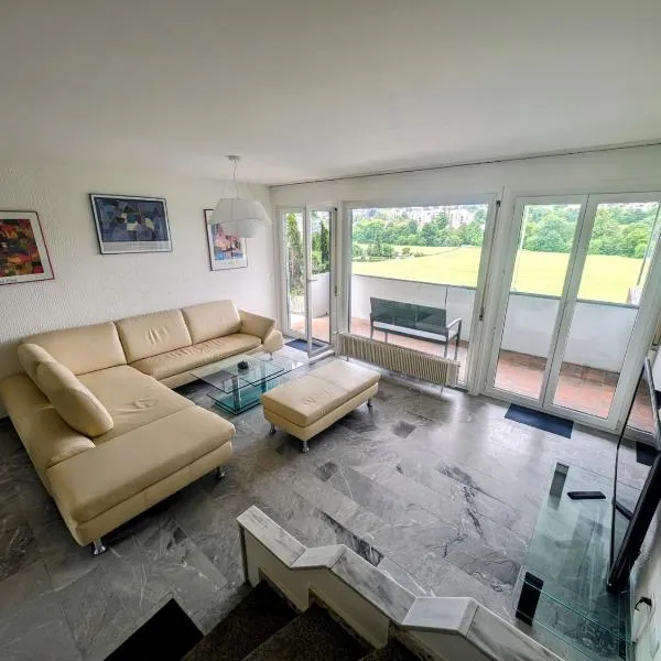 Stilvolles Privatzimmer im Einfamilienhaus nahe Basel、Oberwilのホテル
