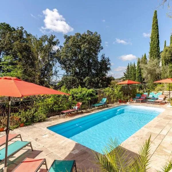 Suite Petite -Nice - SPA-JACUZZI - MASSAGE- SAUNA - 4 SAISONS - Piscine Chauffée Toute l'année - POOL VIEW- Heated Pool 800m city centre Nyons, hotel in Nyons