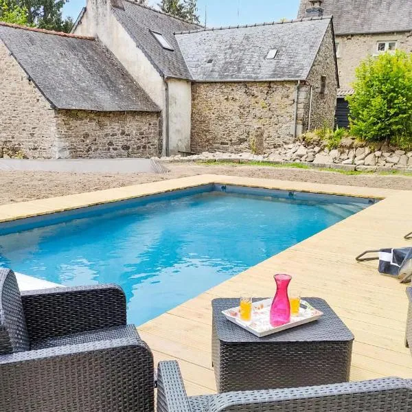 Cozy Home In Canihuel With Heated Swimming Pool, Hotel in Canihuel