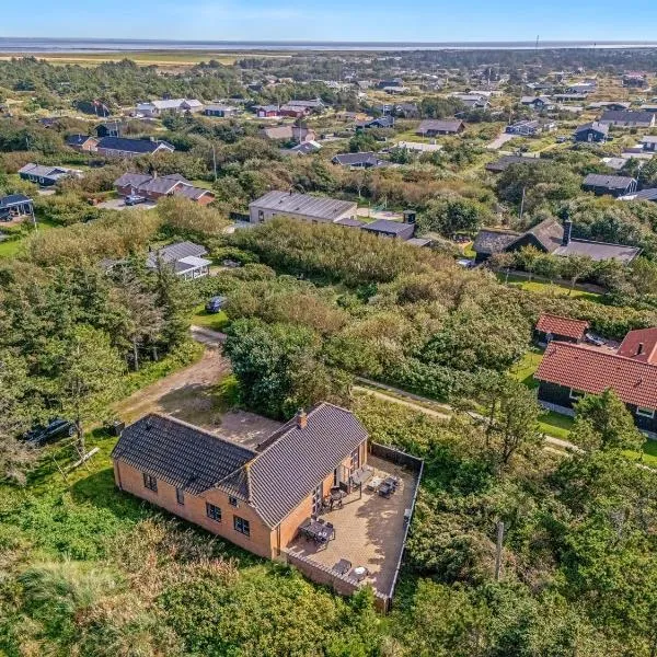 Beautiful Holiday Home With Spa And Sauna, Close To The North Sea And The Center Of Søndervig, hotel in Ringkøbing