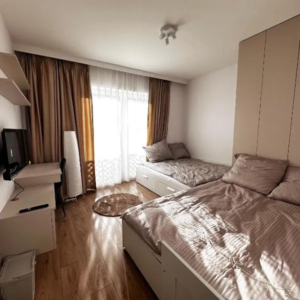 KASKADY Airport modern apartments - close to the airport and city center, ξενοδοχείο στη Βαρσοβία