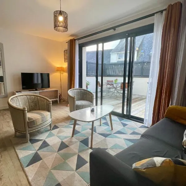 Plein centre Auray - Spacieux duplex T2 avec grande terrasse ensoleillée – hotel w mieście Auray