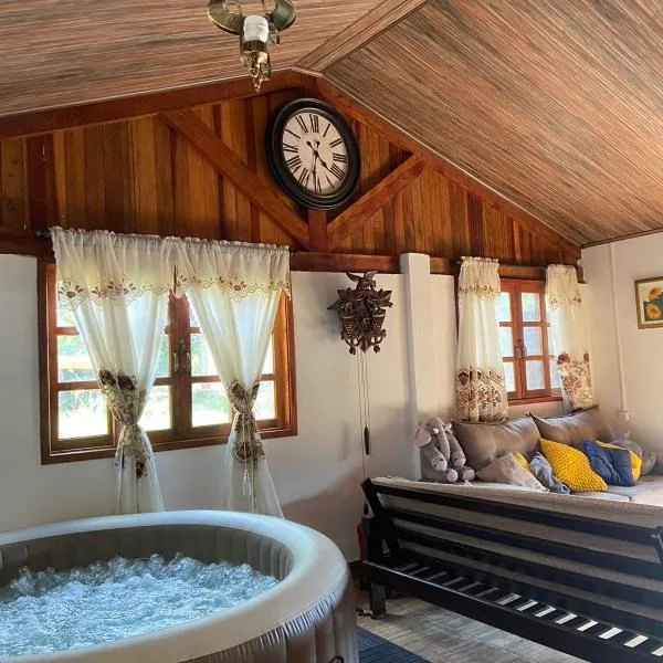 Cabana com Jacuzzi em Guararema, hotel in Guararema