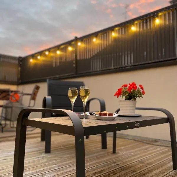 Plein centre Auray - Spacieux duplex T2 avec grande terrasse ensoleillée, hotel din Auray