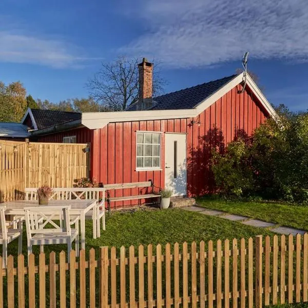 Koselig hytte på gårdstun i Oslo, hotel in Oslo