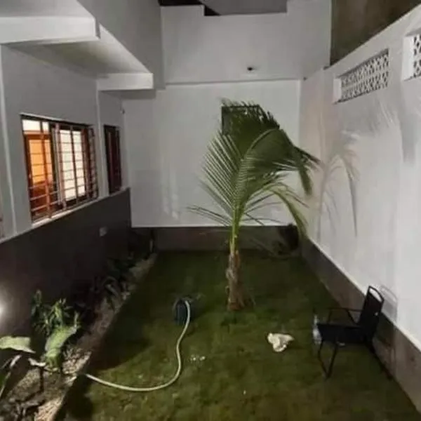 Appartement meublé avec cuisine équipée, au bord la mer, khách sạn ở Guediawaye