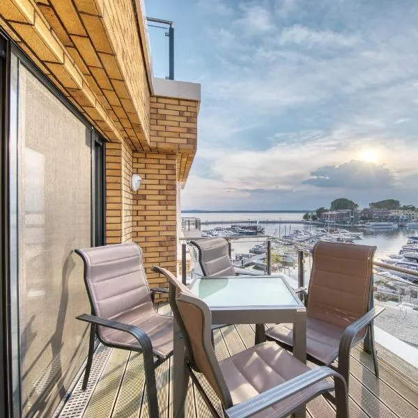 Wohlfühloase in der Hafenresidenz mit Balkon und Wellness, Hotel in Waren (Müritz)