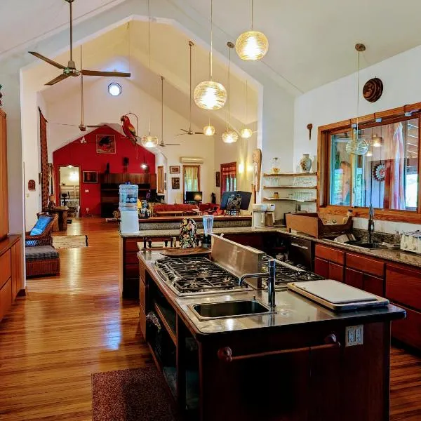 Framadani estate - Villa with a pool and Or thatch roof Cabin, hotel v destinaci San Ignacio