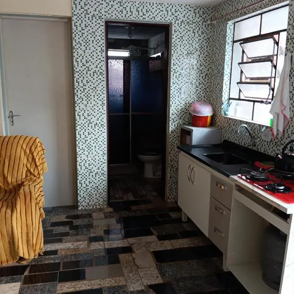 Casa confortável com garagem, hotel in Ponta Grossa