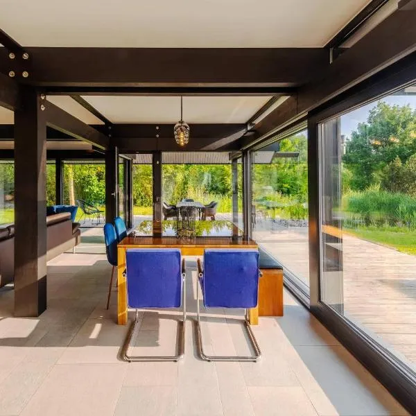 HUF Haus - Moderne trifft Handwerkskunst, hotel in Waren