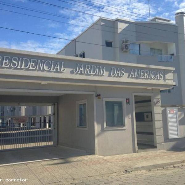 Apartamento em Bombas