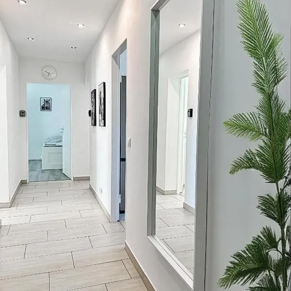 Moderne 3-Zimmer-Ferienwohnung bei Frankfurt - frisch renoviert, zentral gelegen und perfekt für Familien und Business-Trips, hotel in Egelsbach