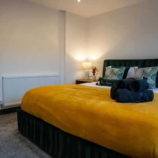 High End Contractor Apartment - 5 Separate Beds - Free Parking, hotel en Ilkeston