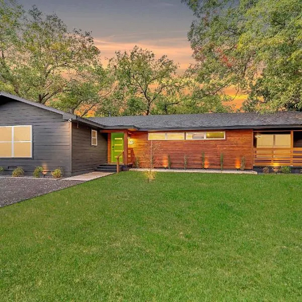 New-The Mod Poppy Large home 10 minutes from it all, hotel in Waco