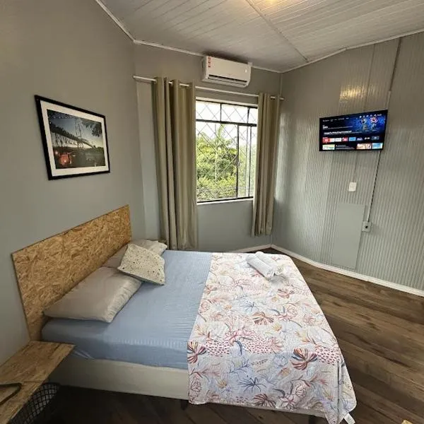 Quarto 2 Econômico com Ar Cond e Smart Tv Filmes, hótel í Itajaí