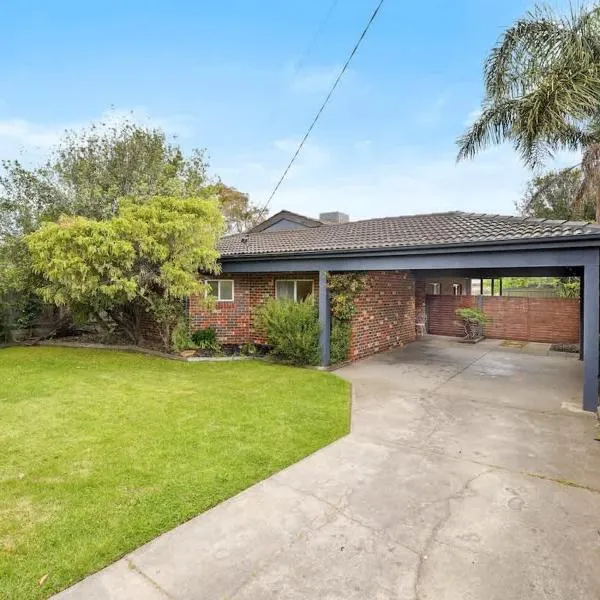 Magnificent Beachside Living at Heart of Mornington, ξενοδοχείο σε Mornington