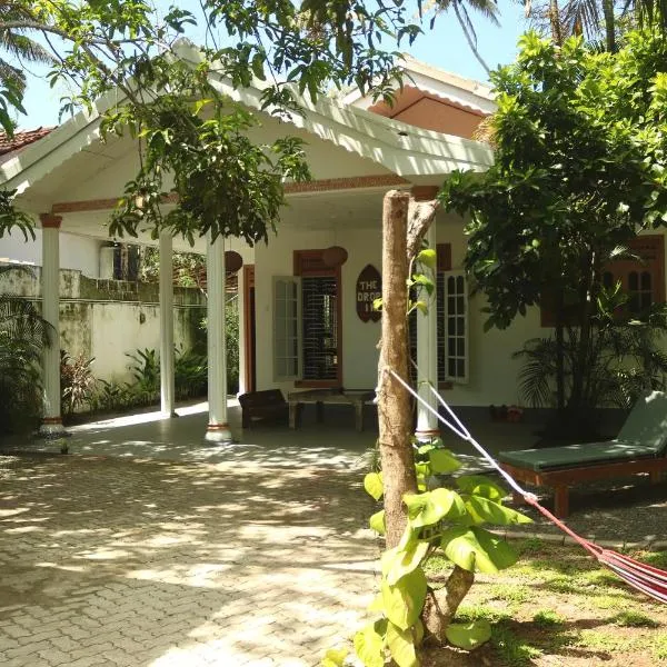 The Drop In Madiha I Double Bedroom with private Bathroom, hotel v destinaci Madihe East