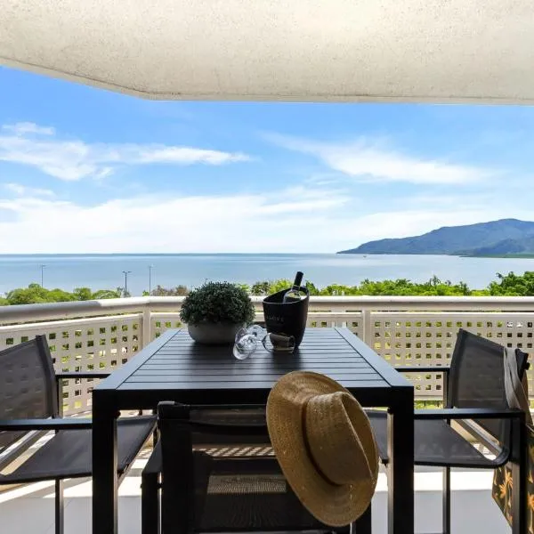Belle Escapes Rydges Plaza Esplanade Luxury 2-Bedroom Apartment, hotel in Cairns North