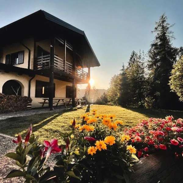 Forest Camp Val di Gresta, hotel in Ronzo Chienis
