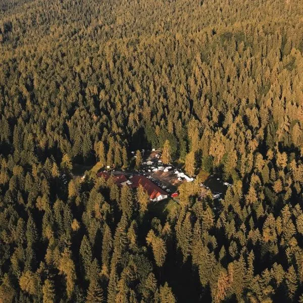 Forest Camp Val di Gresta, hotel v destinaci Ronzo Chienis