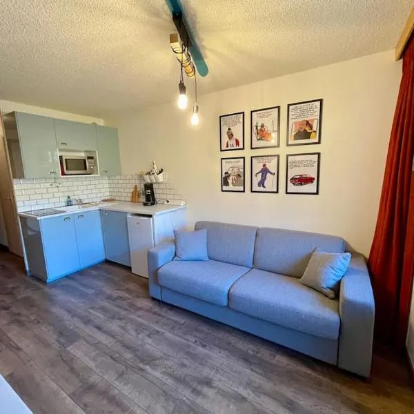 Studio moderne avec balcon et parking couvert - Famille de 4 ou Couple – hotel w mieście Chamrousse