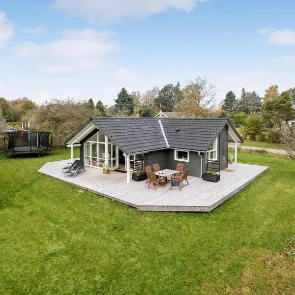 Awesome Home In Præstø With Wifi, hotel u gradu Preste
