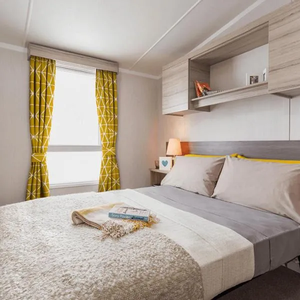 Sage Caravan 3 with Pets Welcome at Thurston Manor Leisure Park, hotel v destinaci Dunbar