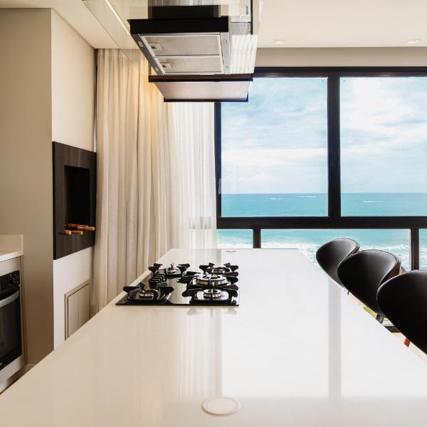 Conforto e Estilo Vista para o Mar Hidromassagem Wi-Fi Ar Condicionado Vaga Privativa e a Passos da Praia - Foto 4