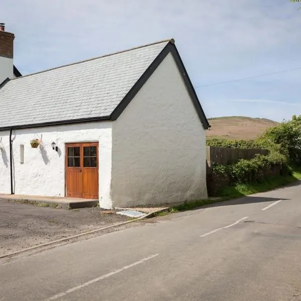 Broadway Farm Holiday Barn with hot tub, hotel v destinaci Swansea