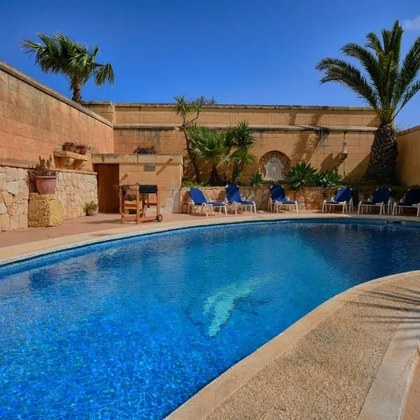 Farmhouse Razzett Ta' Twil, hotel in Għarb