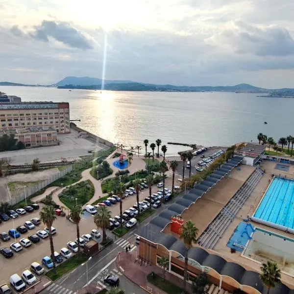 Spacieux T5, 3 chambres - Vue mer panoramique sur La Rade de Toulon, hotel v destinácii Toulon
