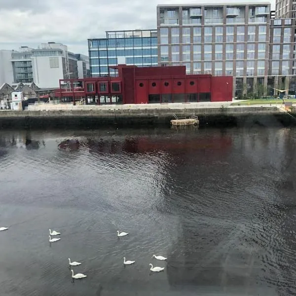 3bed 3bath Liffey river view, hotel v destinaci Dublin